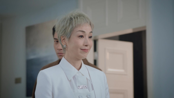 璀璨之城｜55歲江美儀演47歲吳卓羲阿媽！親認每星期漂頭漂到頭髮全斷 因年齡差距曾有心理關口