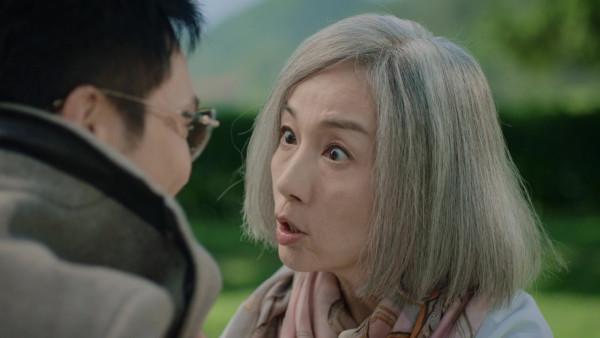 璀璨之城｜55歲江美儀演47歲吳卓羲阿媽！親認每星期漂頭漂到頭髮全斷 因年齡差距曾有心理關口