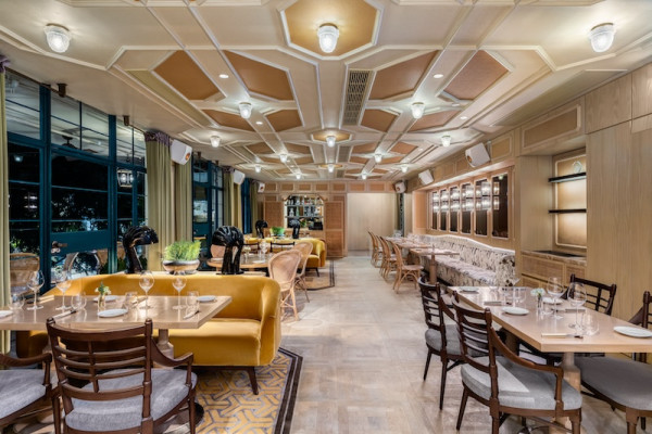 中環隱世庭園風法式酒館全新週末Brunch  招牌脆皮烤三黃雞／鵝肝多士／鮪魚刺身