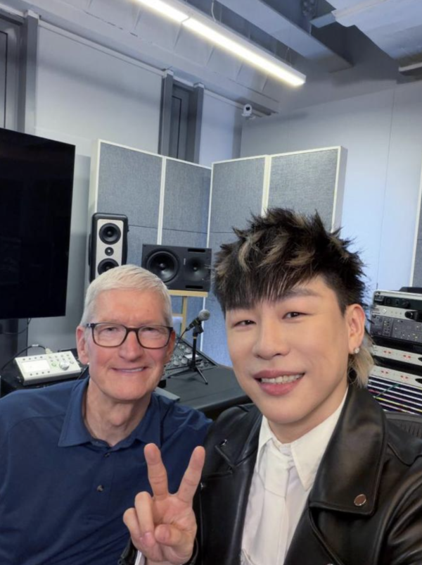 歌王零基礎玩AI 胡彥斌個半月狂燒52億Token  驚動到Tim Cook上門取經？ 即睇歌王AI作品