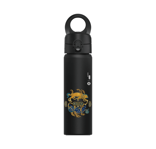 RHINOSHIELD 磁吸水壺 瑞獅戲寶 / 圖片來源:online.taipei-101.com.tw RHINOSHIELD 磁吸水壺 瑞獅戲寶 / 圖片來源:online.taipei-101.com.tw