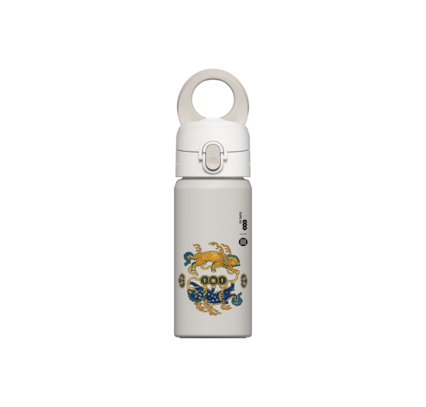 RHINOSHIELD 磁吸水壺 瑞獅戲寶 / 圖片來源:online.taipei-101.com.tw RHINOSHIELD 磁吸水壺 瑞獅戲寶 / 圖片來源:online.taipei-101.com.tw