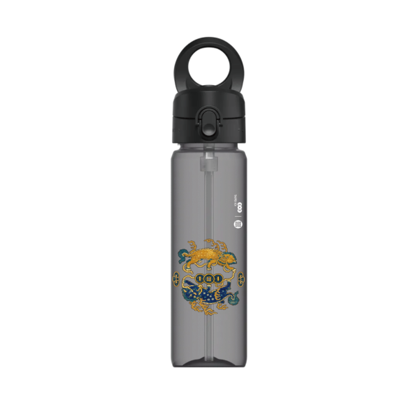 RHINOSHIELD 磁吸水壺 瑞獅戲寶 / 圖片來源:online.taipei-101.com.tw RHINOSHIELD 磁吸水壺 瑞獅戲寶 / 圖片來源:online.taipei-101.com.tw