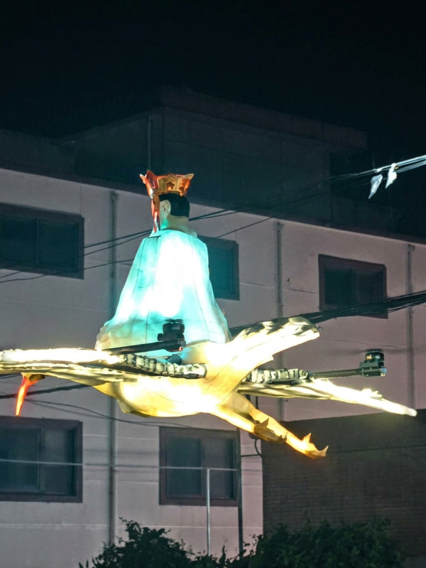 【有片】低空經濟+銀髮經濟新玩法？無人機化身「空中觀音」引路 AI 變聲重現先人遺訓！即睇價目表