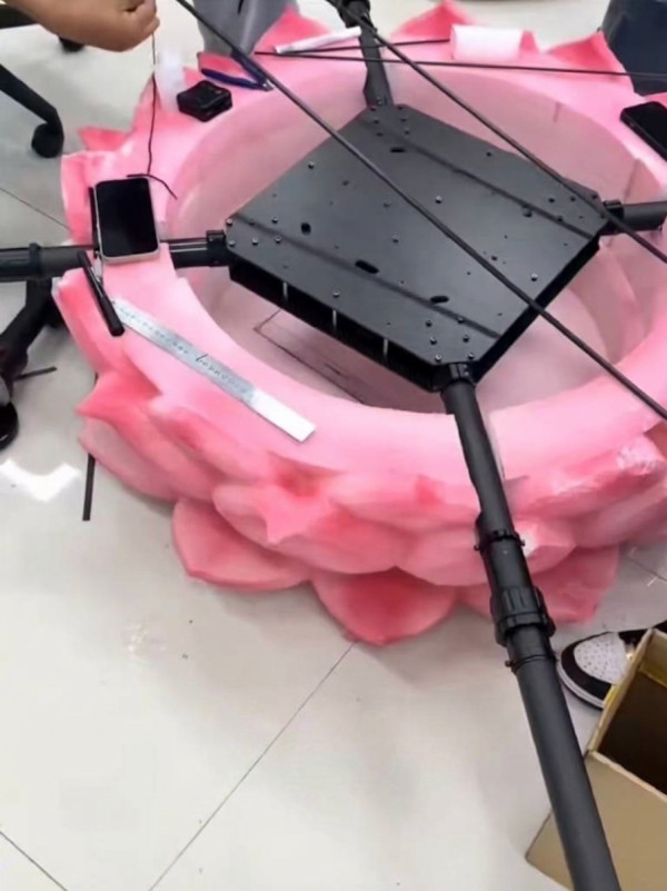 【有片】低空經濟+銀髮經濟新玩法？無人機化身「空中觀音」引路 AI 變聲重現先人遺訓！即睇價目表