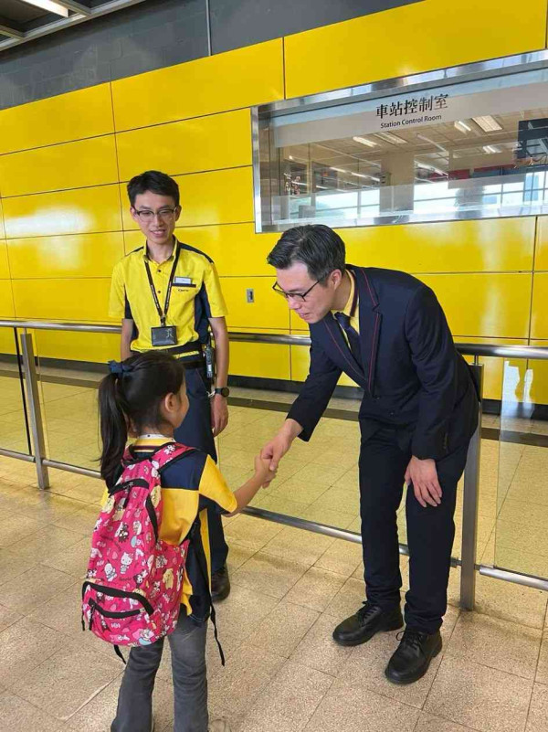 港鐵99個車站提供SEN玩具！家長索取等8分鐘惹不滿 官方回應非免費公開派發