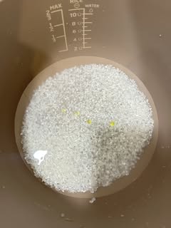 煲飯前加1食材口感秒升級！網民教3步驟煮出完美米飯 附黃金水米比例+提鮮秘訣