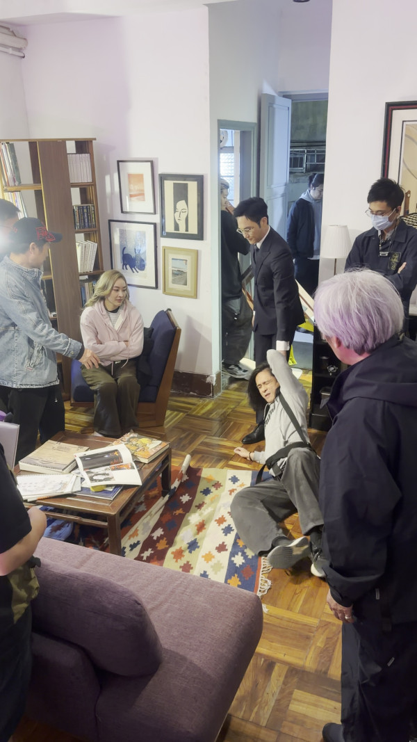 璀璨之城花絮｜張智霖化身恐怖情人對陳瀅施「水刑」 鏡頭外2大小動作盡顯紳士風
