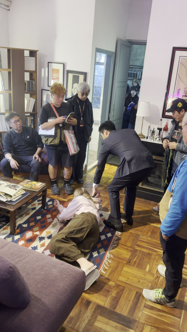 璀璨之城花絮｜張智霖化身恐怖情人對陳瀅施「水刑」 鏡頭外2大小動作盡顯紳士風