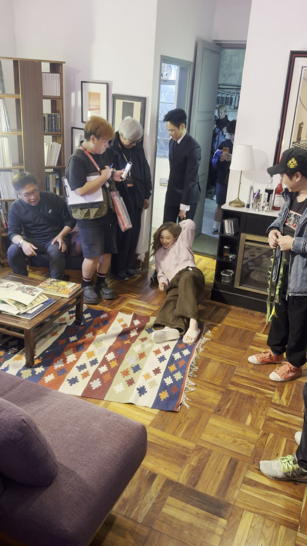 璀璨之城花絮｜張智霖化身恐怖情人對陳瀅施「水刑」 鏡頭外2大小動作盡顯紳士風