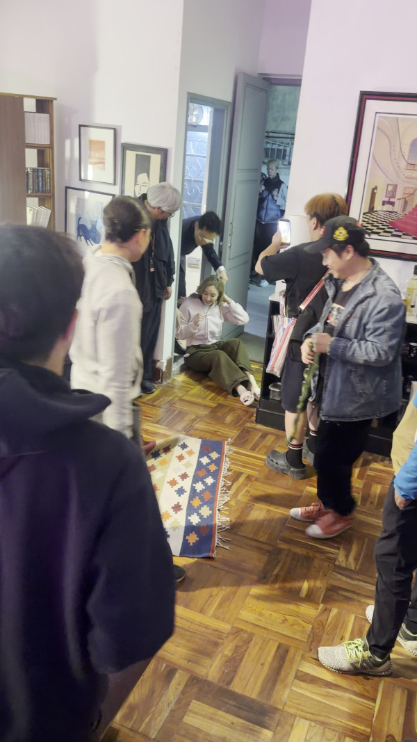 璀璨之城花絮｜張智霖化身恐怖情人對陳瀅施「水刑」 鏡頭外2大小動作盡顯紳士風