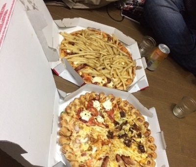 垃圾食物之最薯條披薩！ 還有芝士脆燴飯披薩