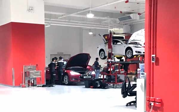 Tesla 極速完成維修？ 100,000 平方呎香港服務中心揭幕