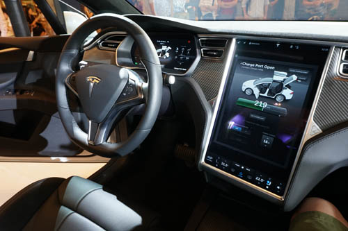 Tesla Model X 鷹翼門 FAQ