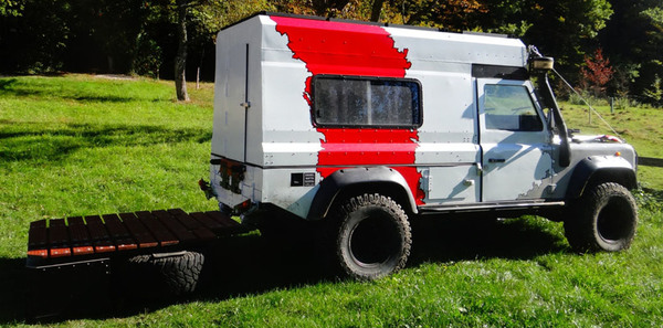 越野車 43 秒變獨立屋