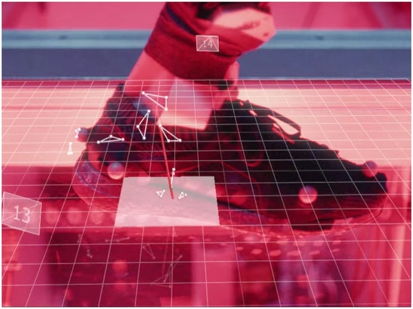 Adidas Futurecraft 跑鞋玩 4D 比 Boost 底更舒適