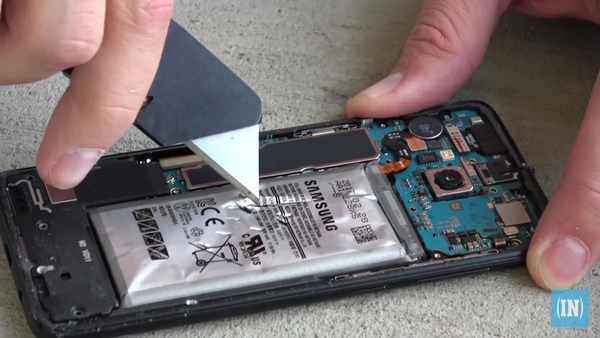 Galaxy S8 暴力測試 鋸開後電池竟然...