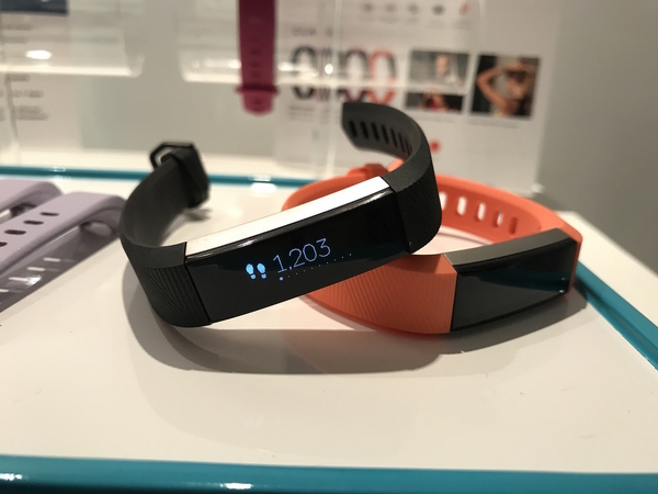Fitbit 推出全新智能手環 Alta HR 同時加強睡眠監測功能