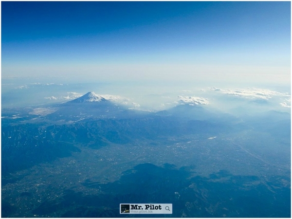 【專訪】機師踢爆富士山雲海片破綻！親授 3 個空中「攝山」必備元素