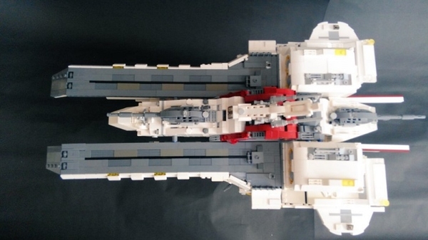 超細緻！LEGO 神人砌 Z 高達亞加瑪巡洋艦