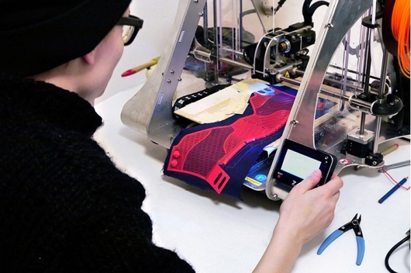 一 App 設計個人化運動鞋！3D 打印可分解環保材料