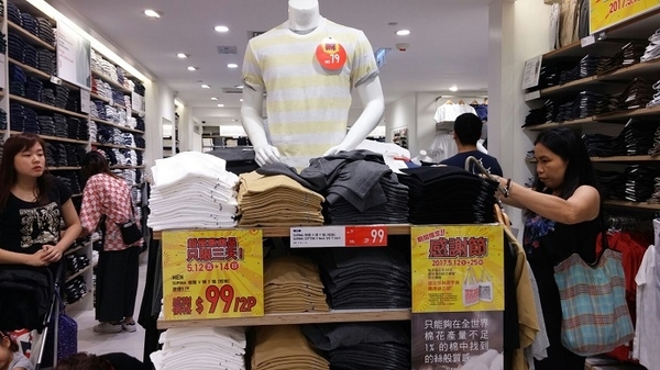 【記者直擊】UNIQLO 感謝節齊碼齊款！男女印花 Tee 均價 $64.5