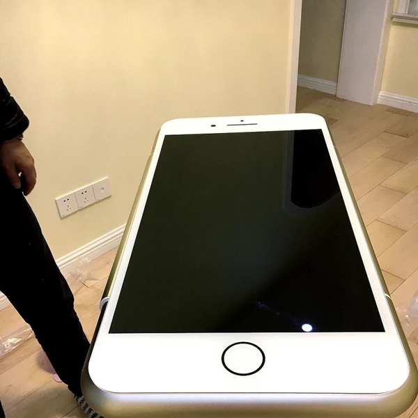 激平！超巨型 iPhone 驚現淘寶！ 