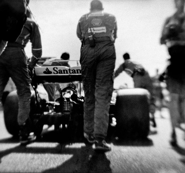 古董相機決戰 F1 賽車 拍得慢才能影出好作品