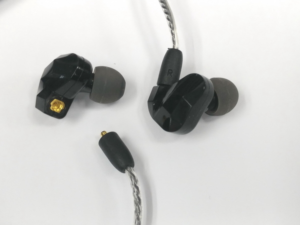 【耳機買一送一】$498 兩對換線耳機
