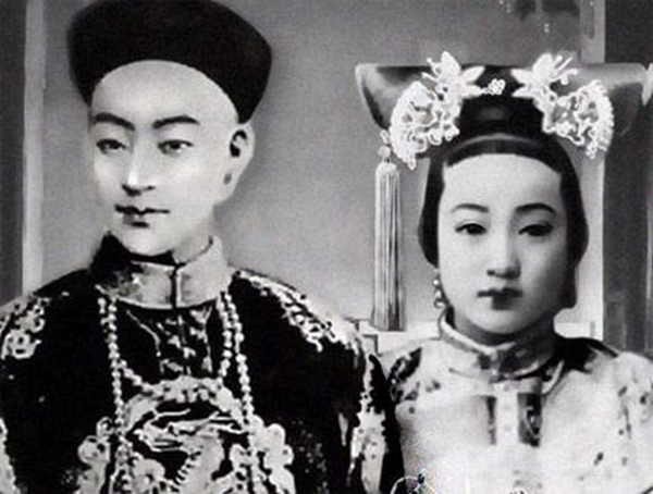 中國人拍照 100 年變遷！由清朝至美圖年代
