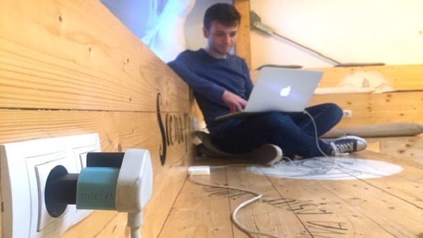 AA 電大小的旅行轉換插座！全球最細適合 150 個國家