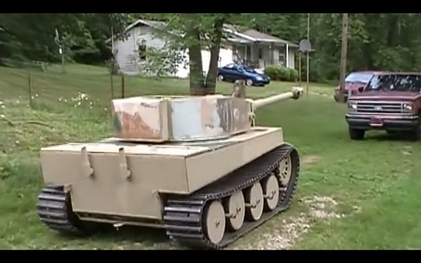 神人自製可動虎式坦克！網民：《少女戰車》卡秋沙？