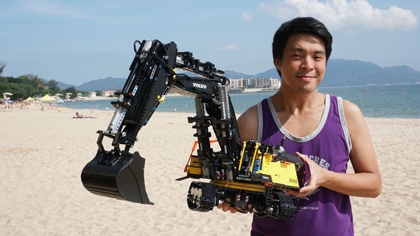 【專訪】神人自砌 LEGO VOLVO 挖泥車！沙灘實試掘真沙