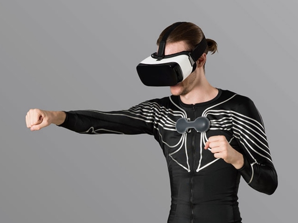 【E3 直擊】抛棄手制！ 穿智能衣體感玩 VR