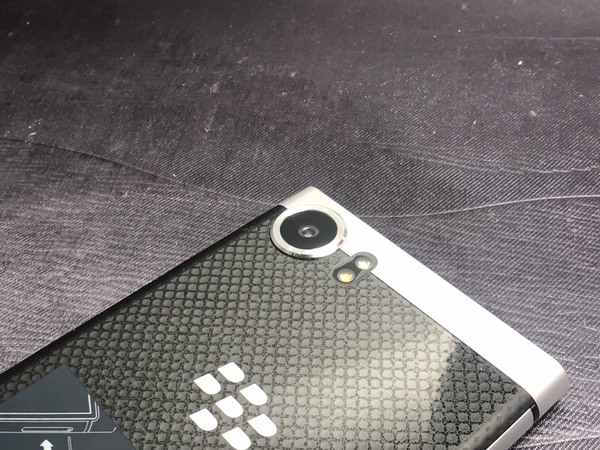 BlackBerry KEYone 上手試 實體鍵盤配強勁攝力