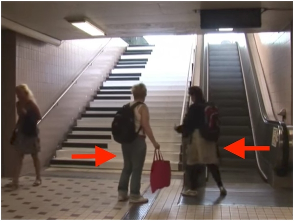 【港鐵要學】真．鋼琴樓梯你見過未？ 邊行邊「彈琴」