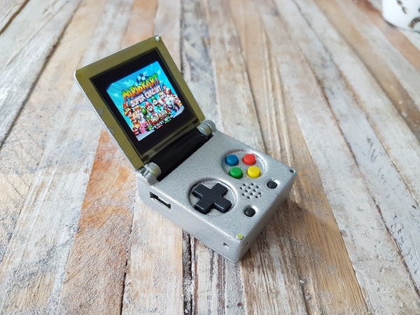 世界最迷你 Game Boy？用鎖匙扣打機