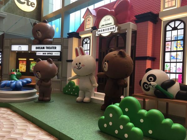 The ONE Meets LINE FRIENDS 仲夏潮玩街頭熱