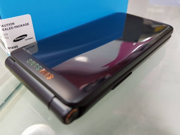 真 Android 摺機 Samsung Folder2 到貨
