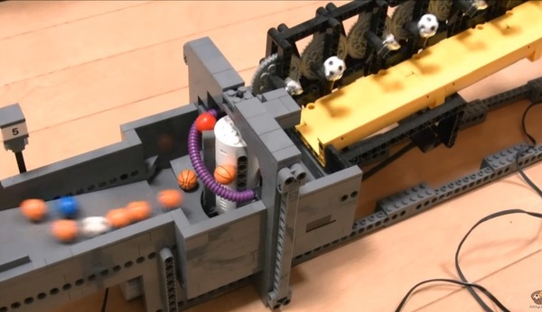 不要眨眼！日本神人 DIY 巨大 LEGO 籃球機械裝置！