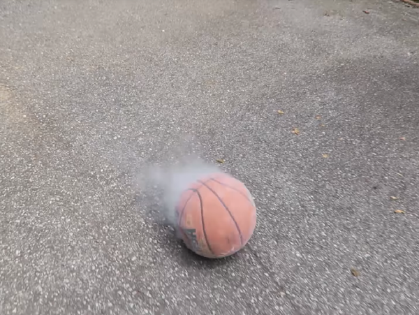【有片】籃球浸入液氮變金屬球？