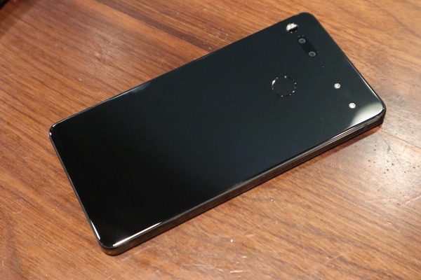 Essential Phone 上手試！挑戰 Android 機王？！