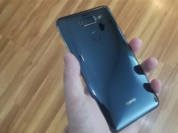 Huawei 拍片宣傳 Mate 10！它不是一部智能手機？！