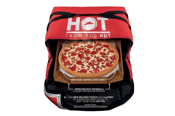 Pizza Hut 踩過界推出惡搞 Pizza 袋大衣！訂 Pizza 即送？