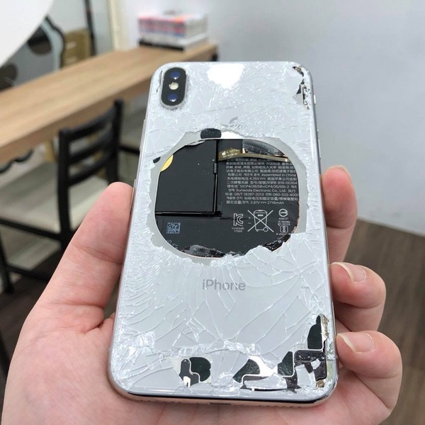 iPhone X 台灣首跌！網友奚落換電池更方便