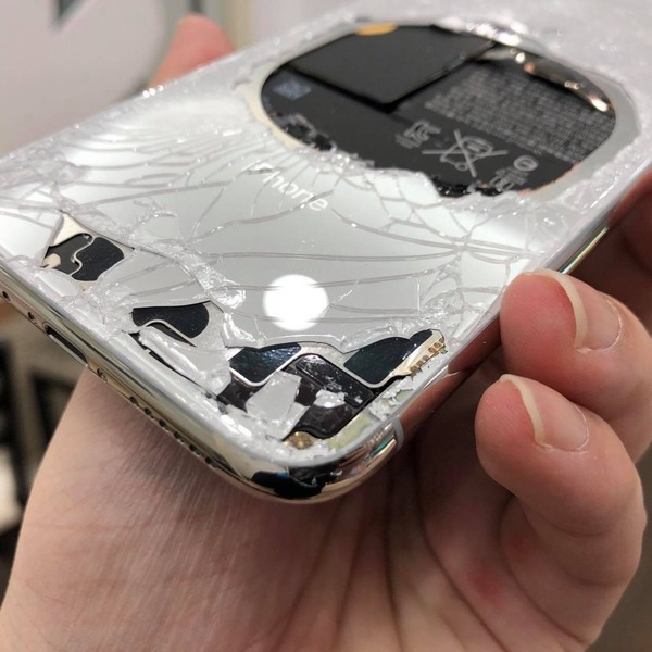 iPhone X 台灣首跌！網友奚落換電池更方便