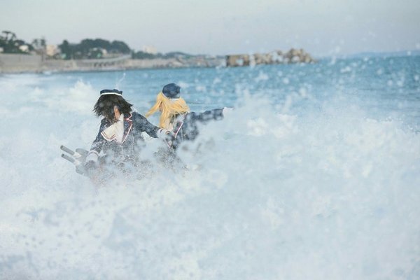 日本艦娘 Cosplayers 海邊拍攝險遭巨浪沖走【多圖】