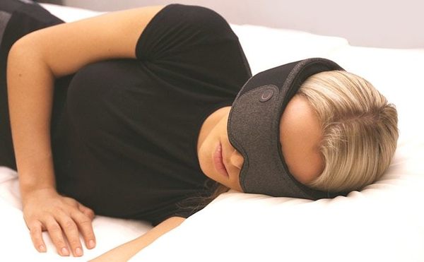 失眠有救？香港公司眾籌生產 SILENTMODE 智能眼罩