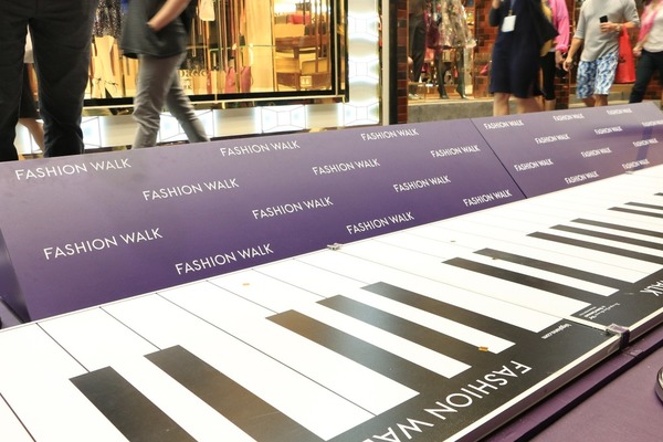 銅鑼灣 Fashion Walk 全球最長 Big Piano 任跳任玩