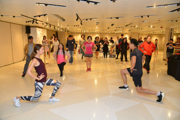 飛甩「電子味」 玩轉智能腕錶時尚設計